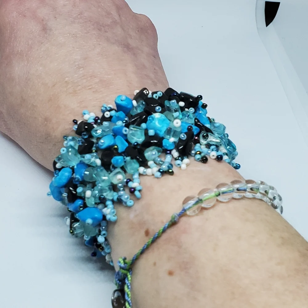 🌺 Vintage Carpet Bracelet